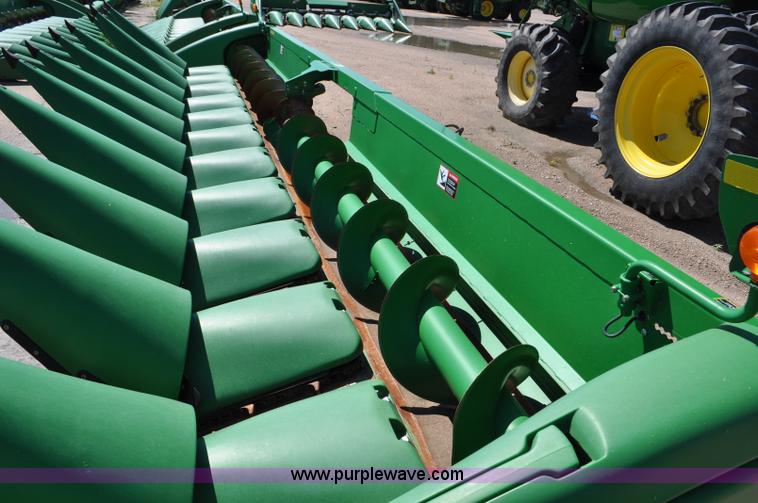 image for item F2044 2010 John Deere 612C corn head