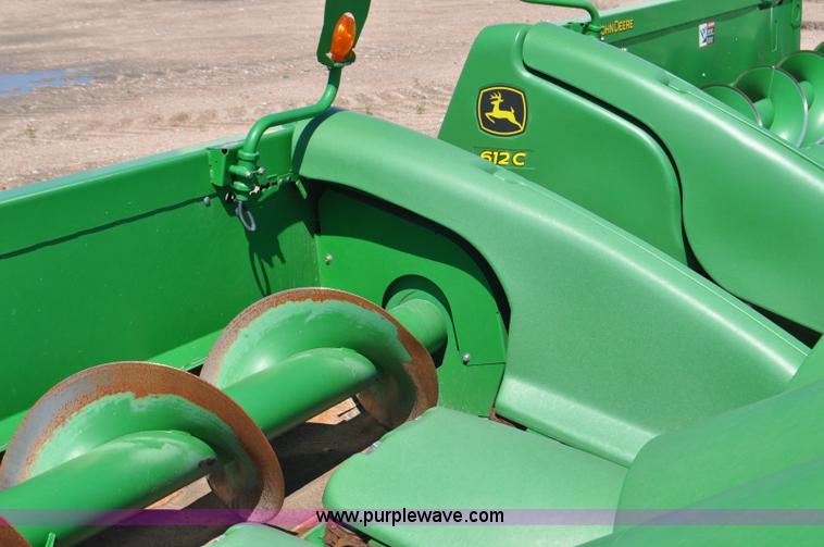 image for item F2044 2010 John Deere 612C corn head