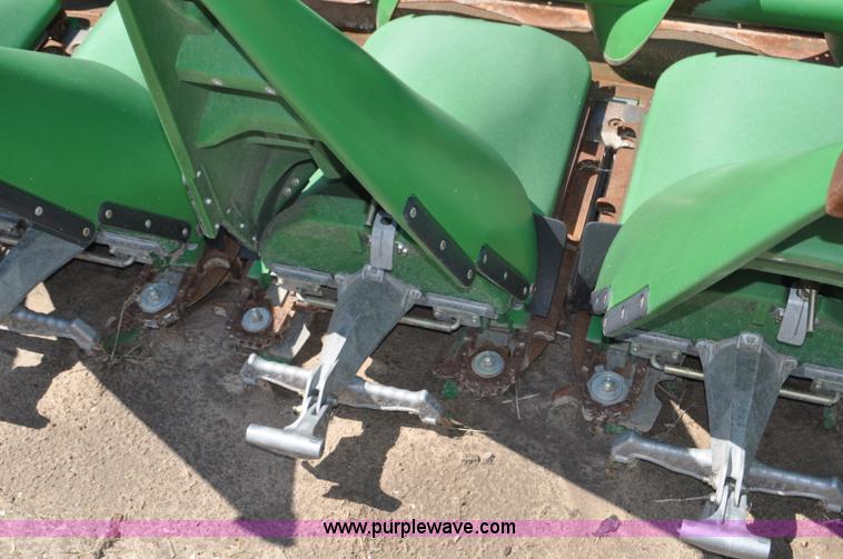 image for item F2044 2010 John Deere 612C corn head