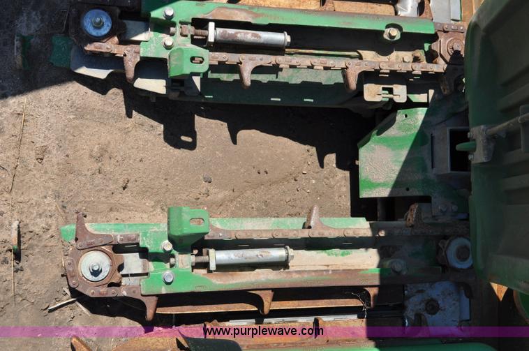 image for item F2044 2010 John Deere 612C corn head