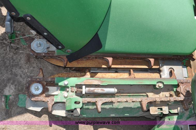 image for item F2044 2010 John Deere 612C corn head