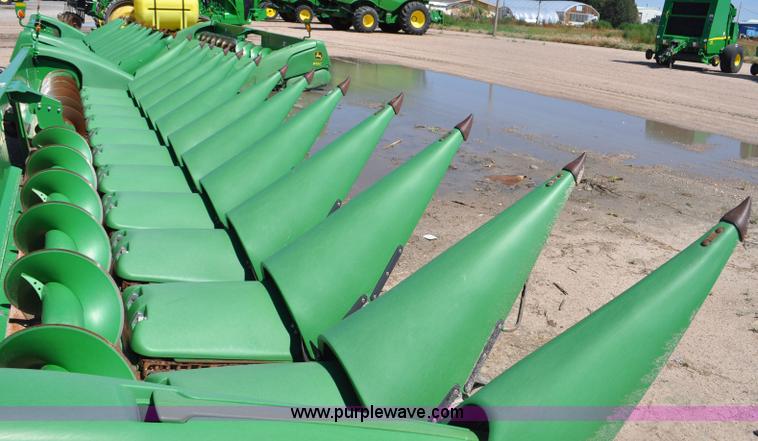 image for item F2044 2010 John Deere 612C corn head