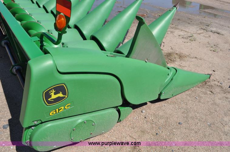 image for item F2044 2010 John Deere 612C corn head
