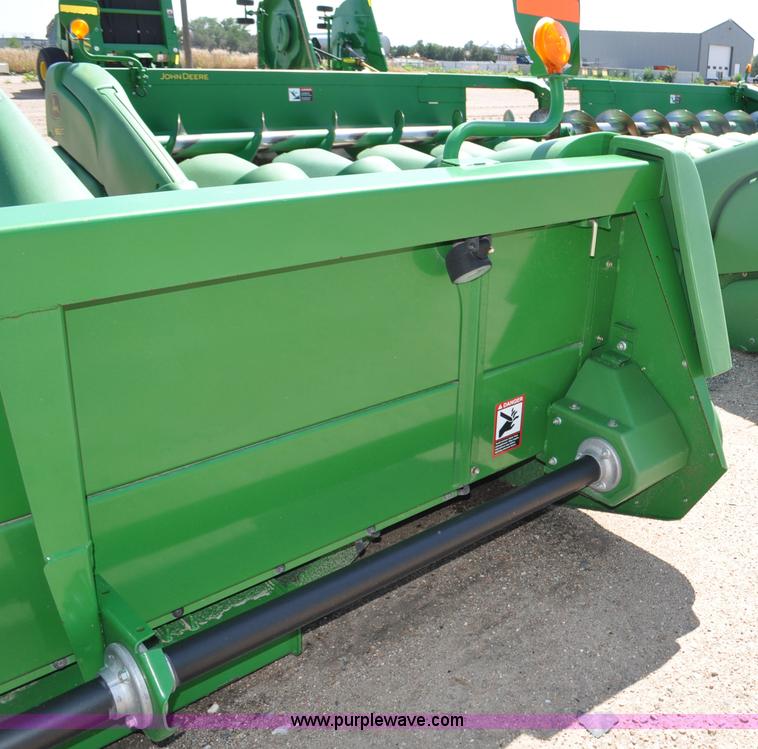 image for item F2044 2010 John Deere 612C corn head