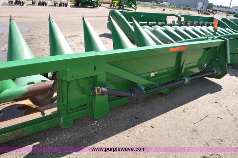 image for item F2044 2010 John Deere 612C corn head