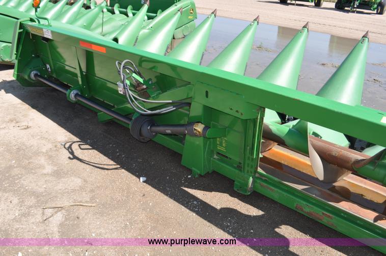image for item F2044 2010 John Deere 612C corn head