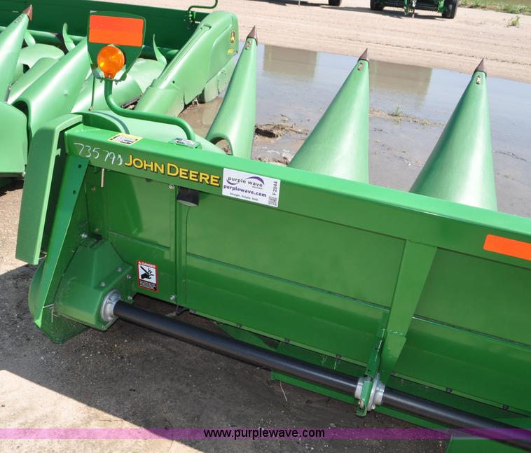image for item F2044 2010 John Deere 612C corn head
