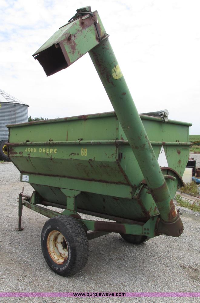 John Deere 68 auger wagon in Beatrice, NE Item F7440 sold Purple Wave
