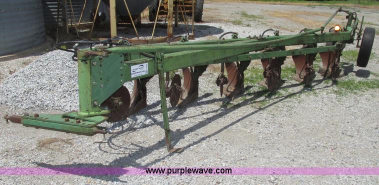 image for item F7444 John Deere F345H six bottom plow
