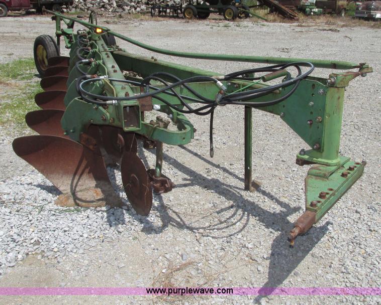 image for item F7444 John Deere F345H six bottom plow