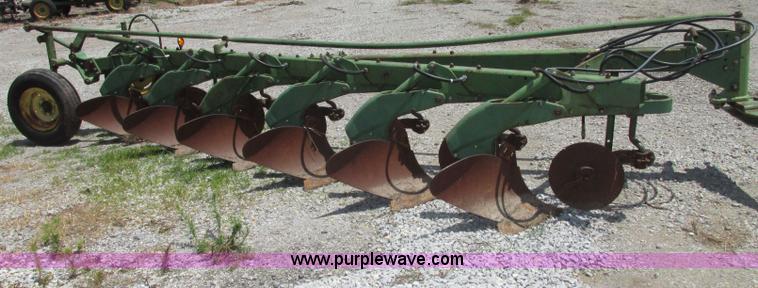 image for item F7444 John Deere F345H six bottom plow