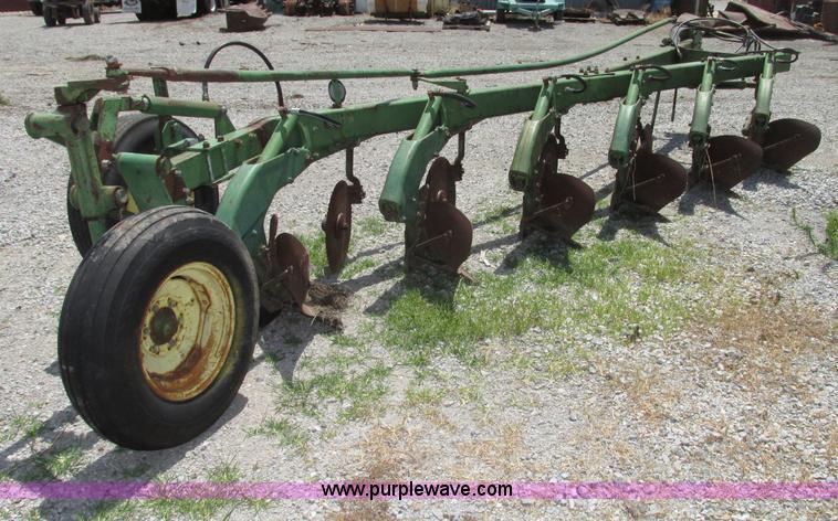 image for item F7444 John Deere F345H six bottom plow
