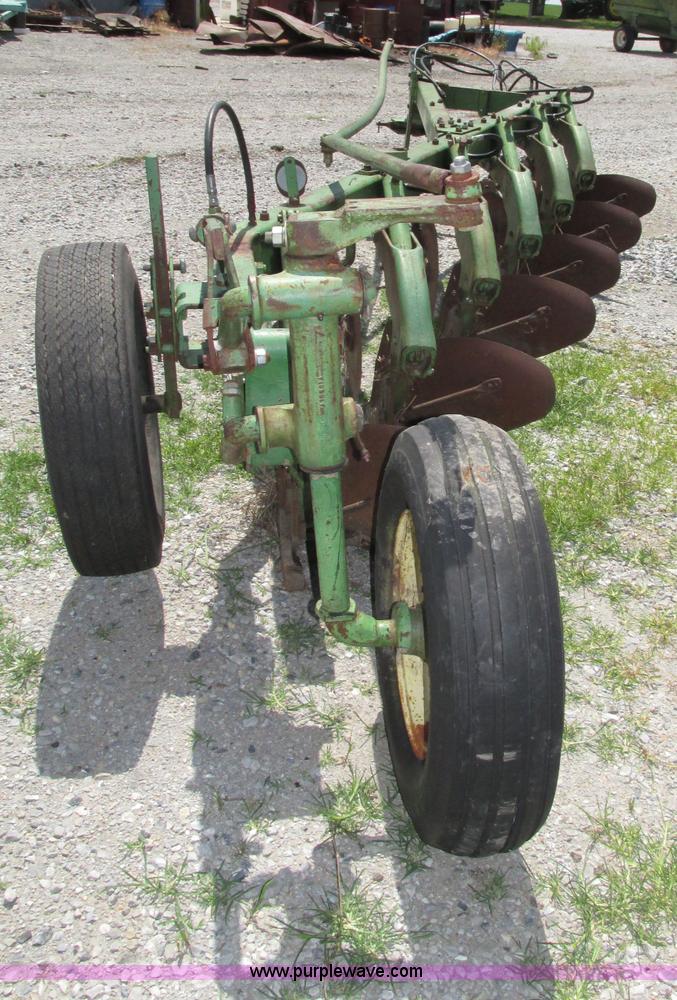 image for item F7444 John Deere F345H six bottom plow