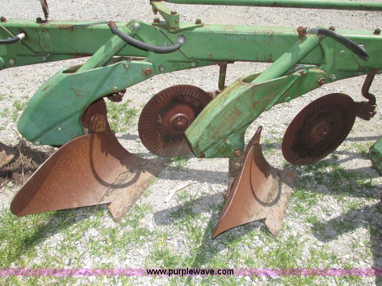 image for item F7444 John Deere F345H six bottom plow