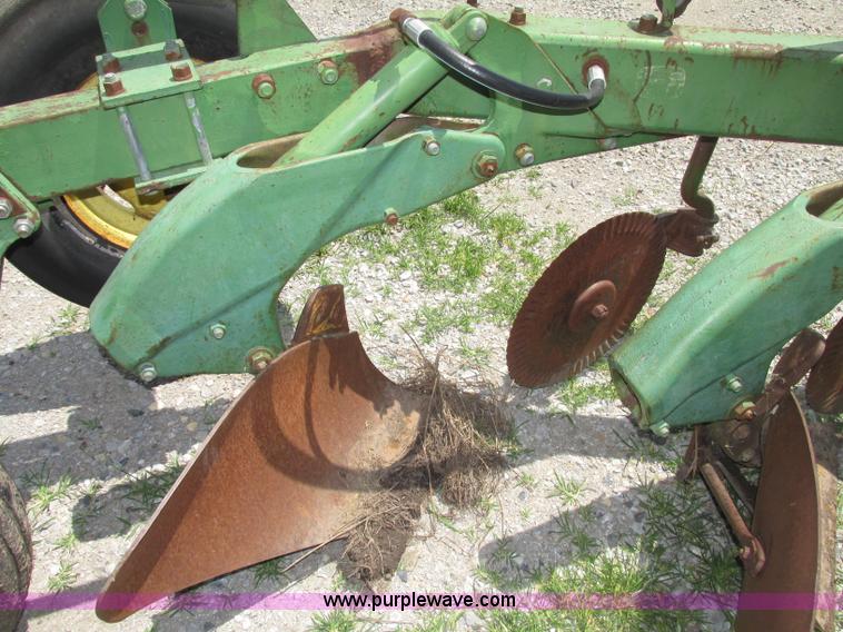 image for item F7444 John Deere F345H six bottom plow