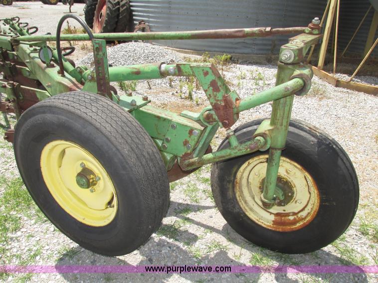 image for item F7444 John Deere F345H six bottom plow