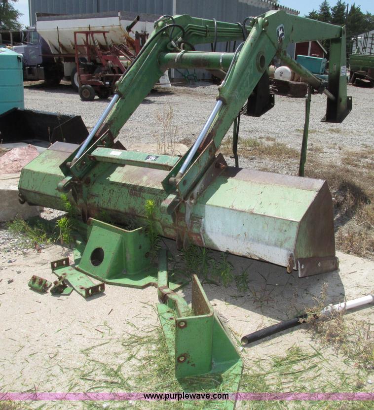 image for item F7445 John Deere 158 tractor loader