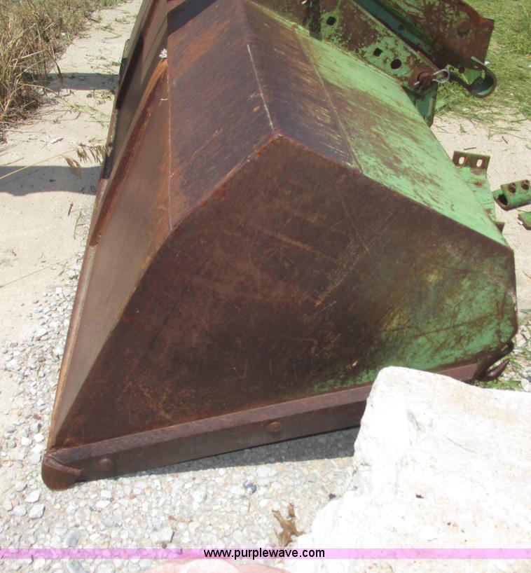 image for item F7445 John Deere 158 tractor loader