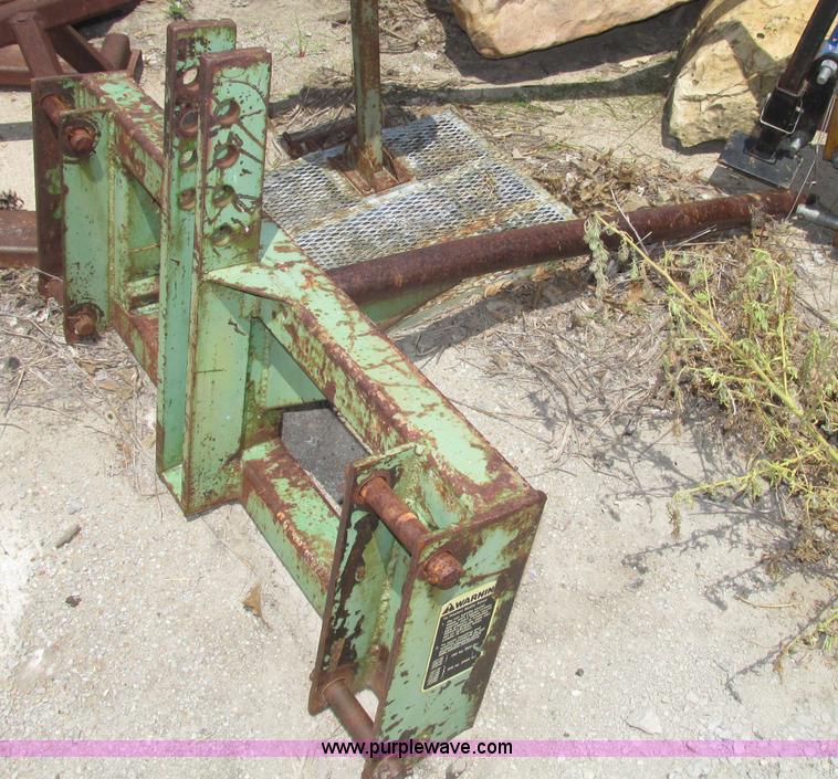 image for item F7445 John Deere 158 tractor loader