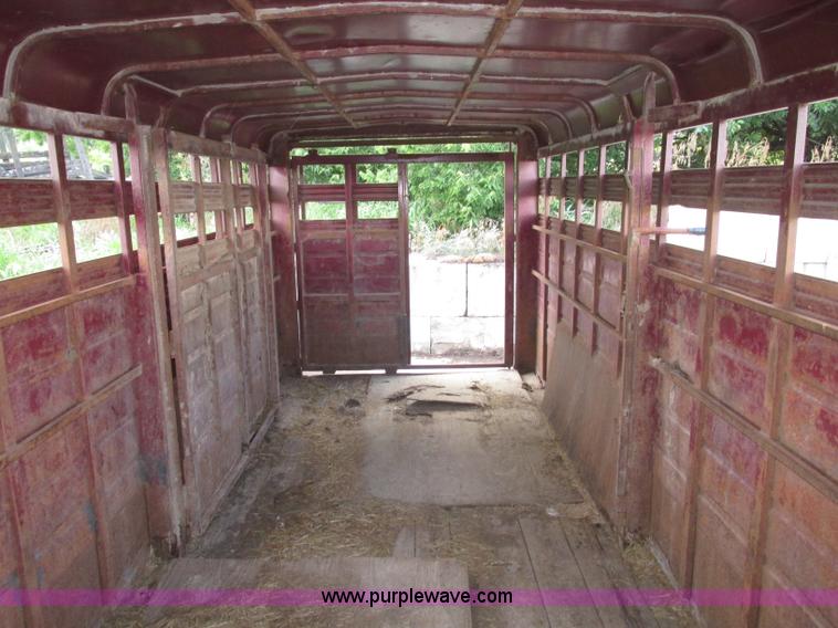 image for item F7457 1991 Boss 720GNS 20' gooseneck livestock trailer