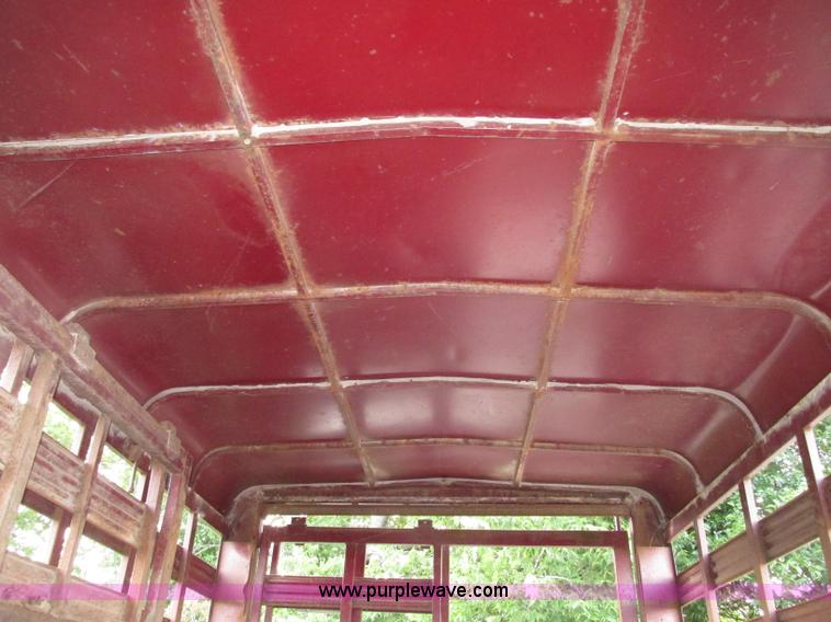 image for item F7457 1991 Boss 720GNS 20' gooseneck livestock trailer