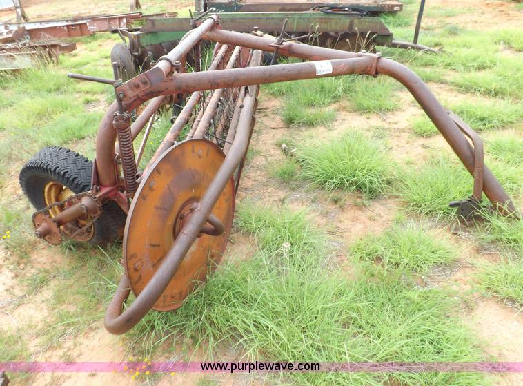 image for item H1779 Massey-Ferguson 37 hay rake