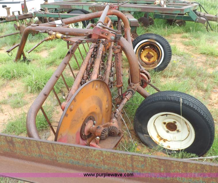 image for item H1779 Massey-Ferguson 37 hay rake