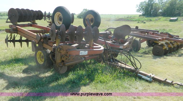 image for item H2432 Kewanee 1010 tandem disk
