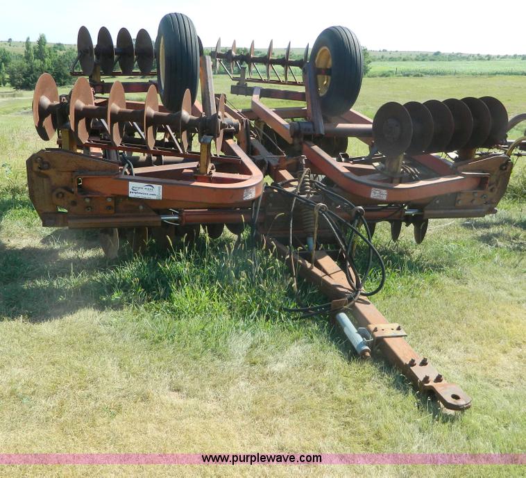 image for item H2432 Kewanee 1010 tandem disk