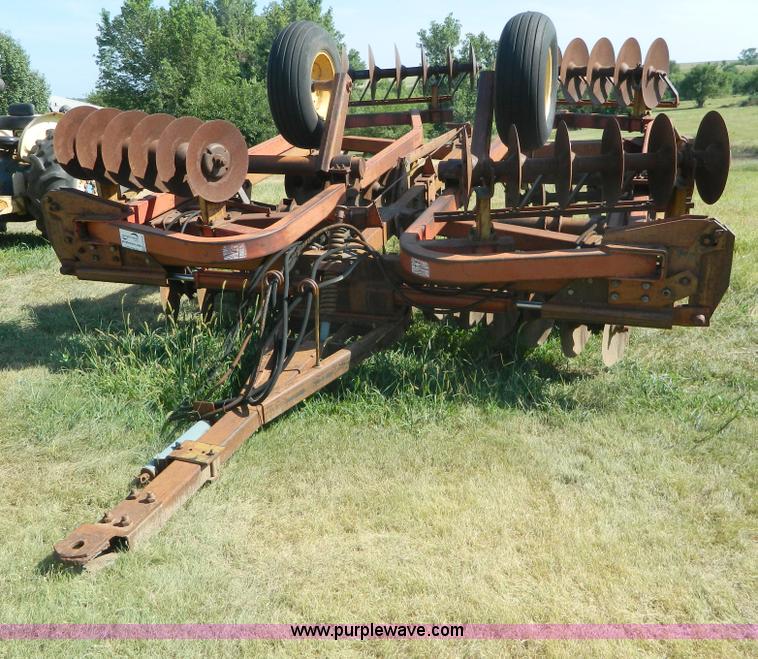 image for item H2432 Kewanee 1010 tandem disk