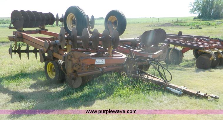 image for item H2432 Kewanee 1010 tandem disk