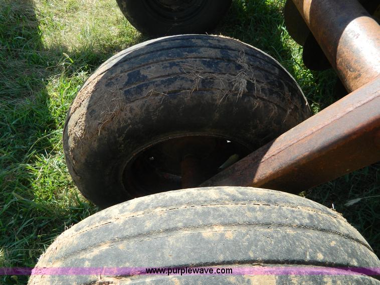 image for item H2432 Kewanee 1010 tandem disk