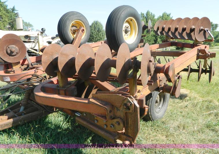 image for item H2432 Kewanee 1010 tandem disk