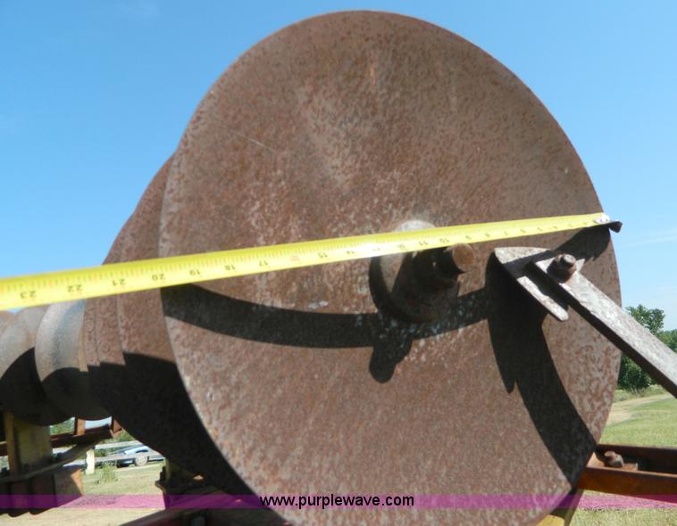 image for item H2432 Kewanee 1010 tandem disk