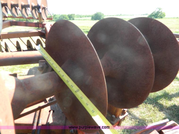 image for item H2432 Kewanee 1010 tandem disk