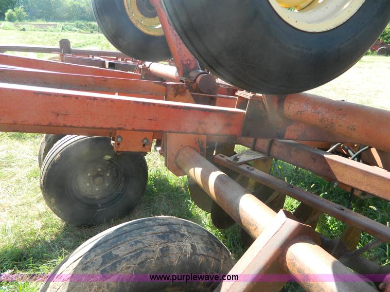 image for item H2432 Kewanee 1010 tandem disk