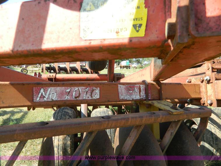 image for item H2432 Kewanee 1010 tandem disk