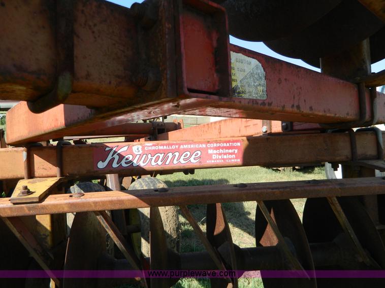 image for item H2432 Kewanee 1010 tandem disk