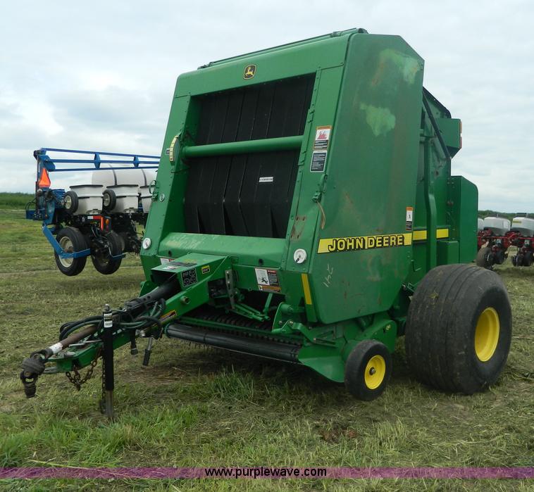 image for item H2449 2008 John Deere 568 mega wide round baler