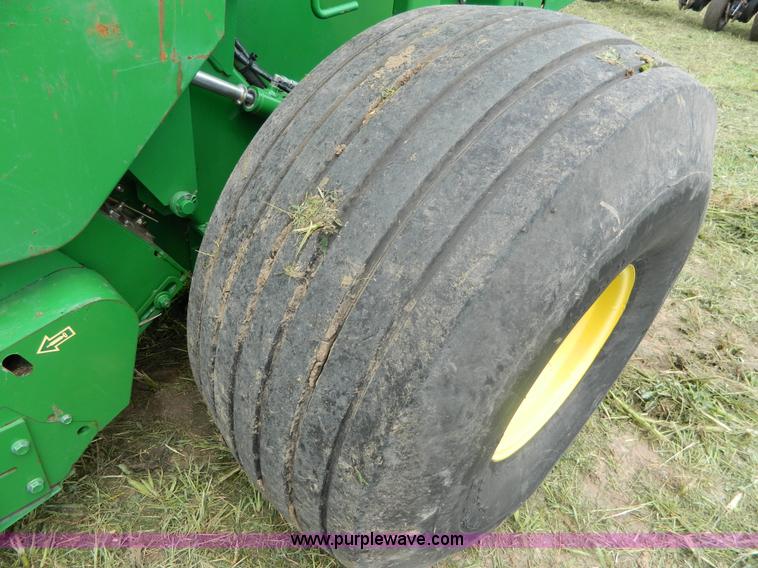 image for item H2449 2008 John Deere 568 mega wide round baler