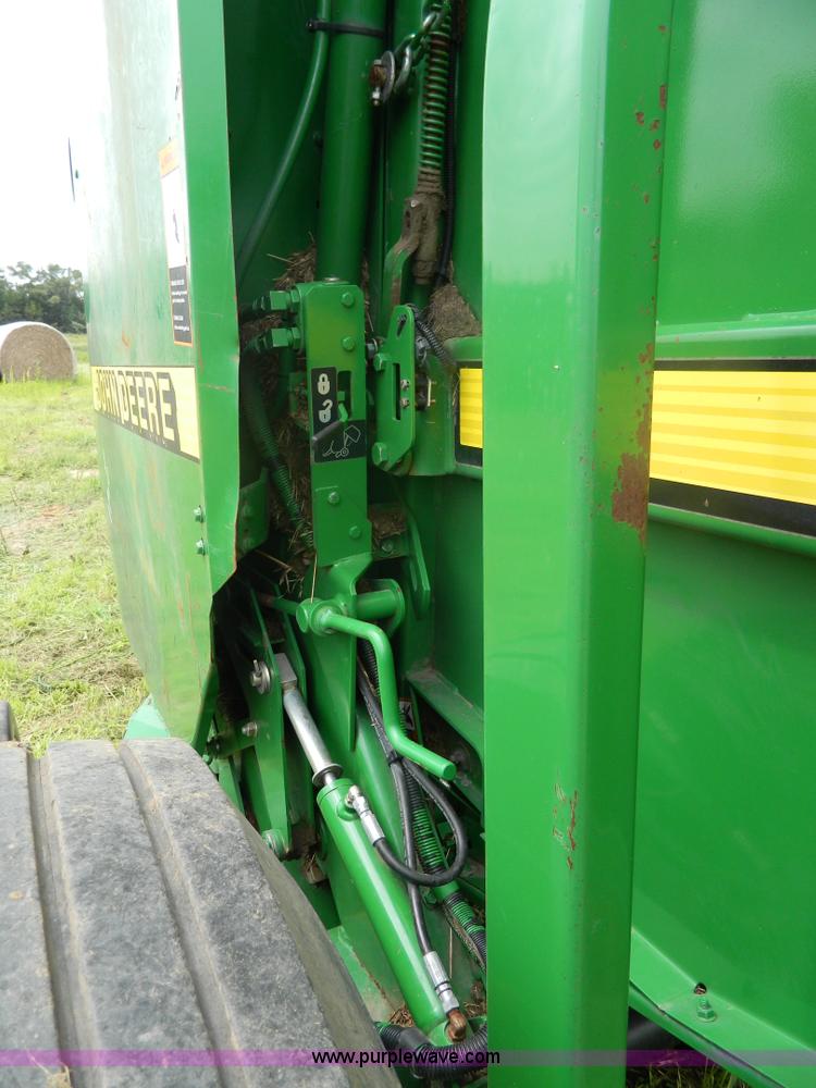 image for item H2449 2008 John Deere 568 mega wide round baler
