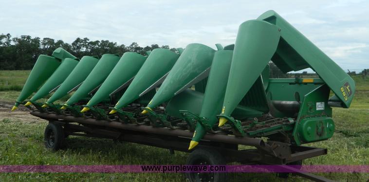 image for item H2450 1996 John Deere 893 corn head