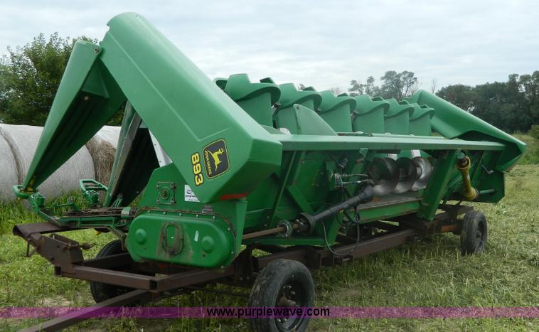 image for item H2450 1996 John Deere 893 corn head