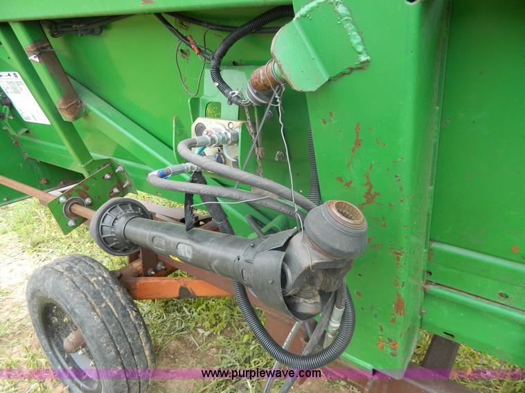 image for item H2450 1996 John Deere 893 corn head