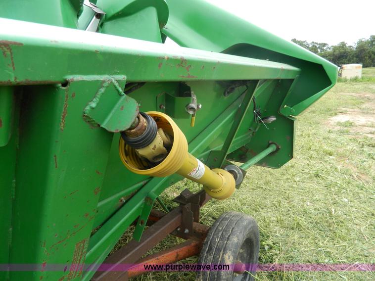 image for item H2450 1996 John Deere 893 corn head