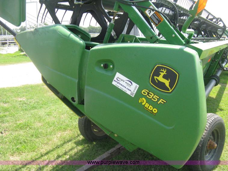 image for item H5322 2009 John Deere 635F HydraFlex platform header