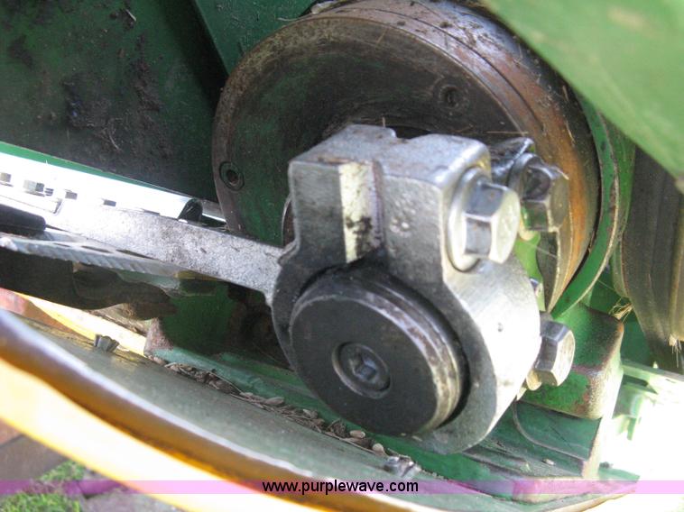 image for item H5322 2009 John Deere 635F HydraFlex platform header