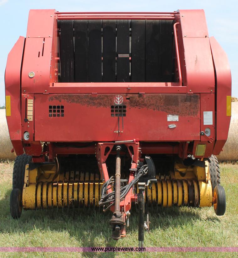 image for item H5629 2004 New Holland BR780 round baler