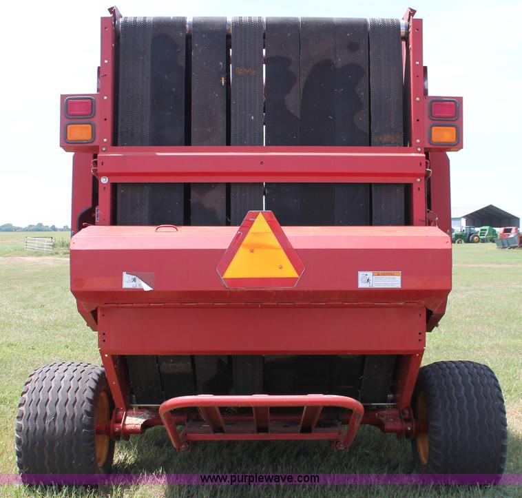 image for item H5629 2004 New Holland BR780 round baler