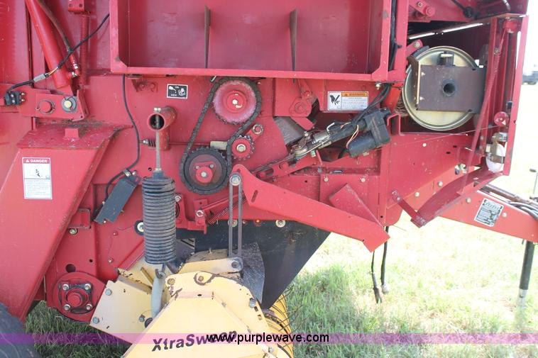 image for item H5629 2004 New Holland BR780 round baler